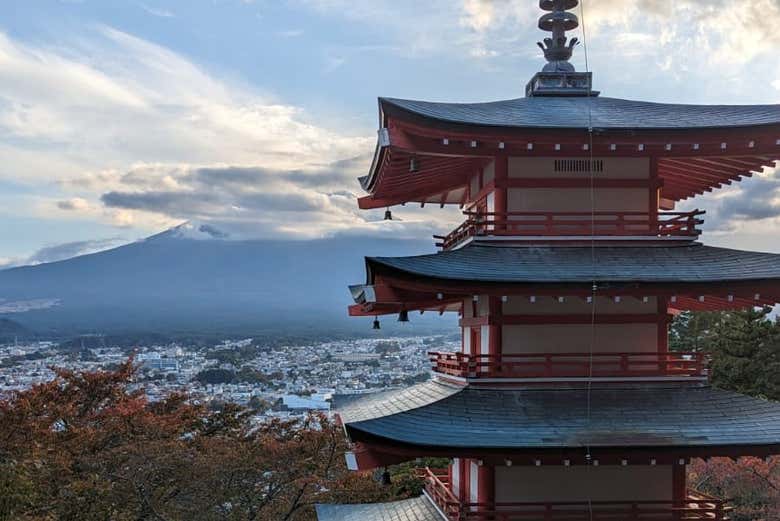 Take in the impressive Chureito Pagoda