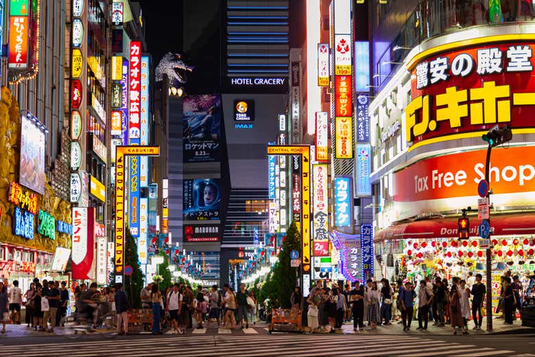 Let's explore Shinjuku!